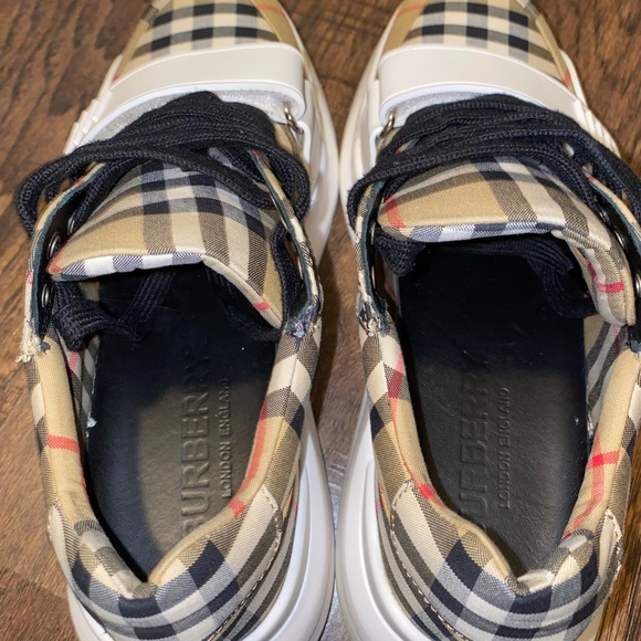 BURBERRY SHOWS SIZE 7 - Picture 5 of 5
